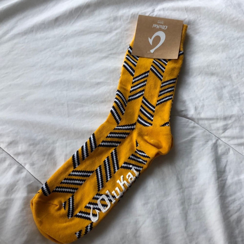 Olukai yellow patterned socks